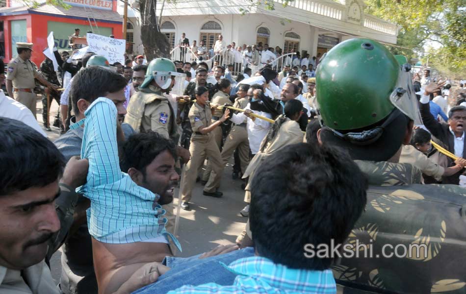 protests Chandrababu Warangal tour - Sakshi9