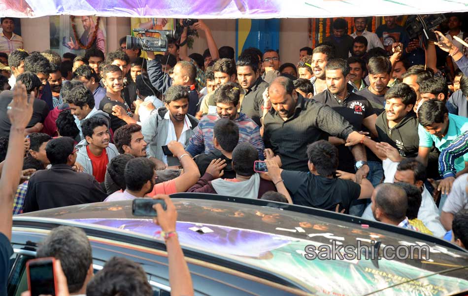 temper movie teen visit mallikarjuna theatre in kukatpally1