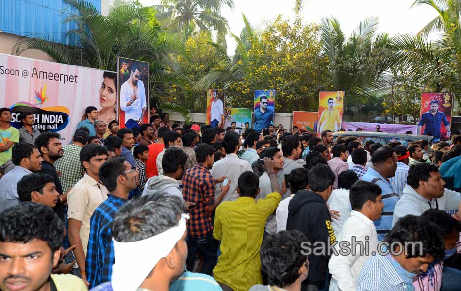 temper movie teen visit mallikarjuna theatre in kukatpally9