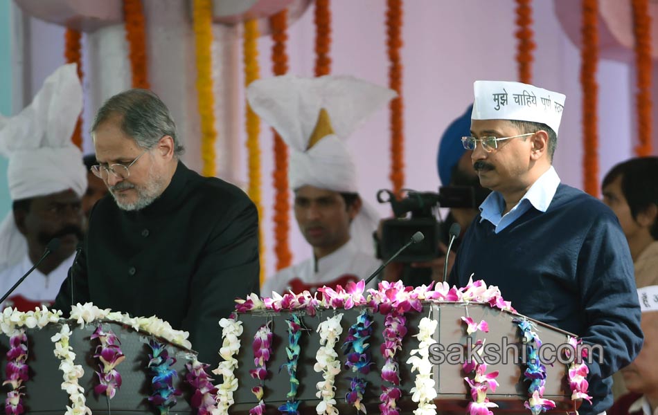 kejriwal takes oath as delhi cheif minister1