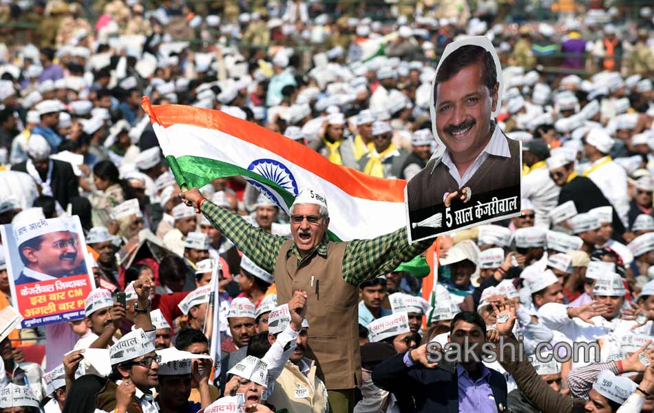 kejriwal takes oath as delhi cheif minister4