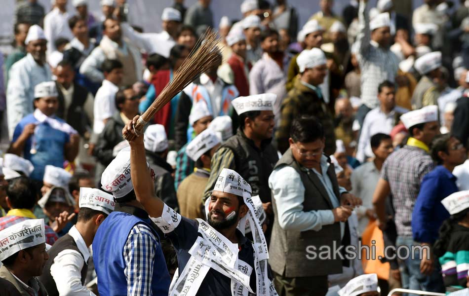 kejriwal takes oath as delhi cheif minister8