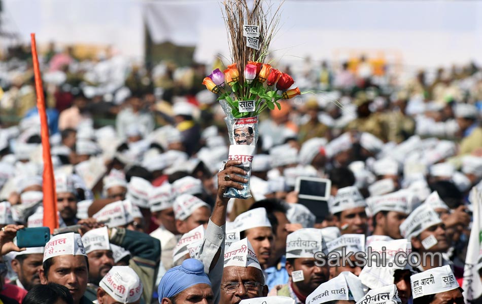 kejriwal takes oath as delhi cheif minister11