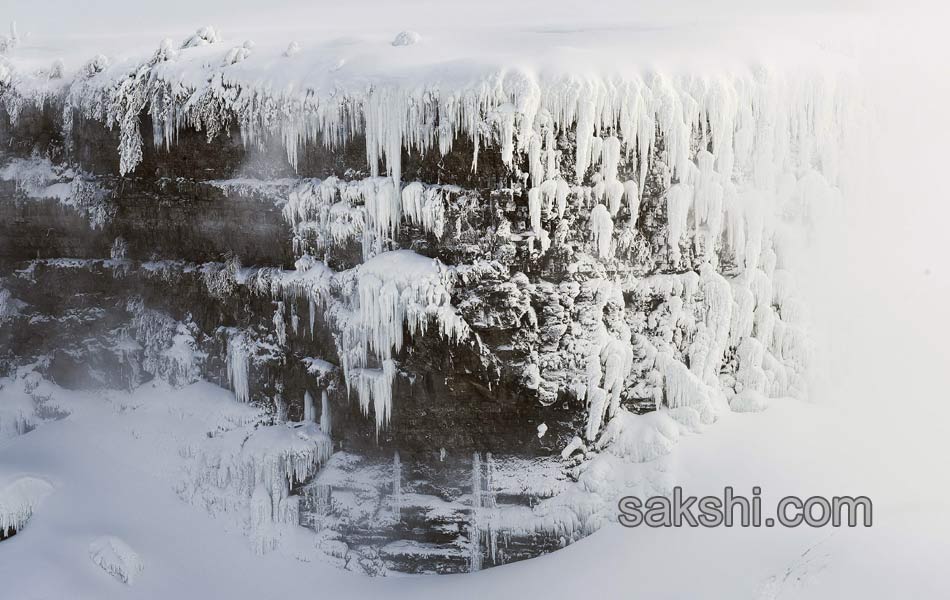 niagara falls frozen13