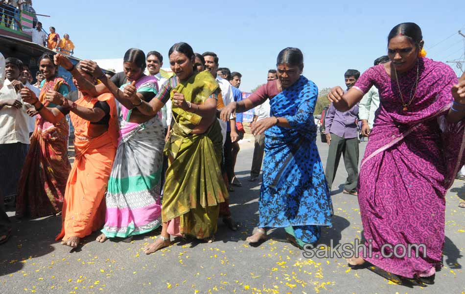 Ys jagan raithu bharosa yatra 3rd day - Sakshi9