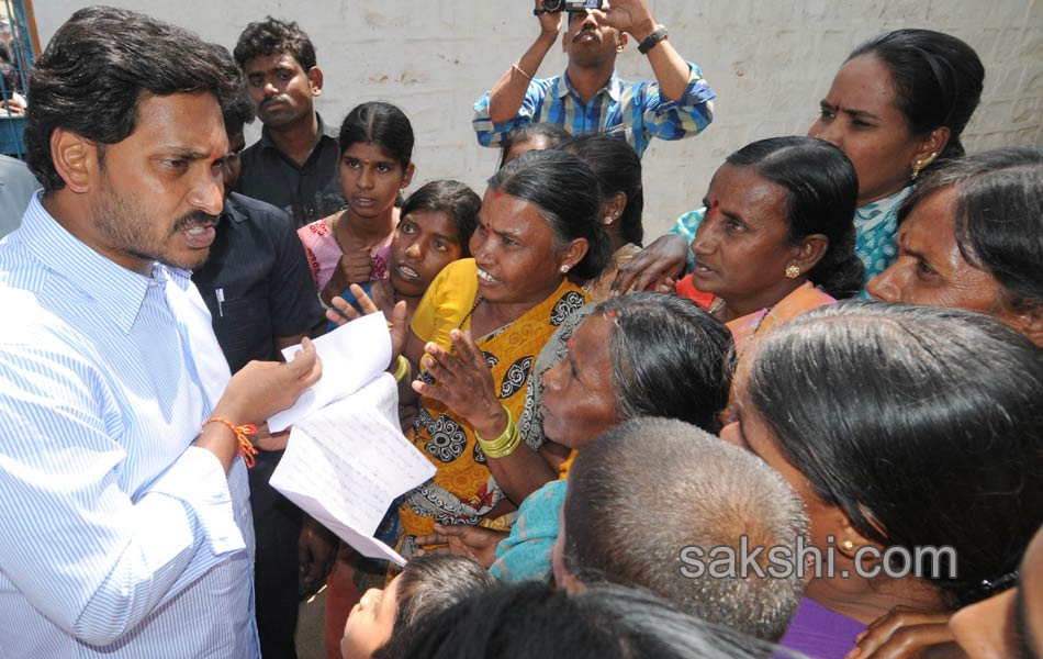 YS Jagan raithu Barosa Yatra - Sakshi5