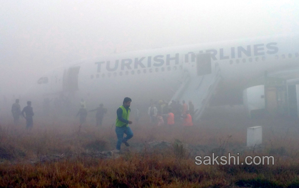 Turkish plane suffers nose gear collapse in Kathmandu9