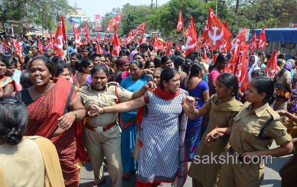 andhra pradesh angawadi teachers were arrested - Sakshi12