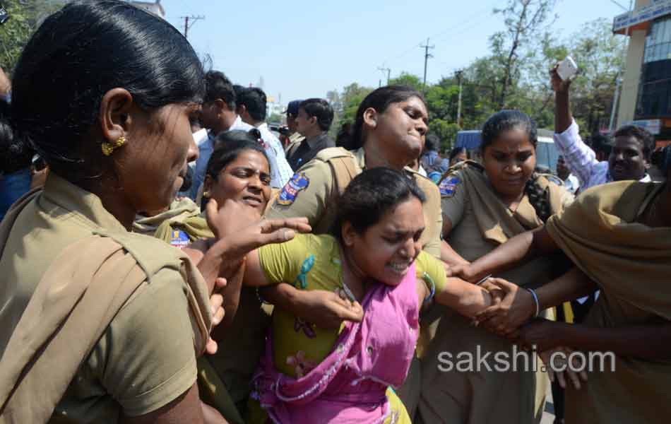 andhra pradesh angawadi teachers were arrested - Sakshi15