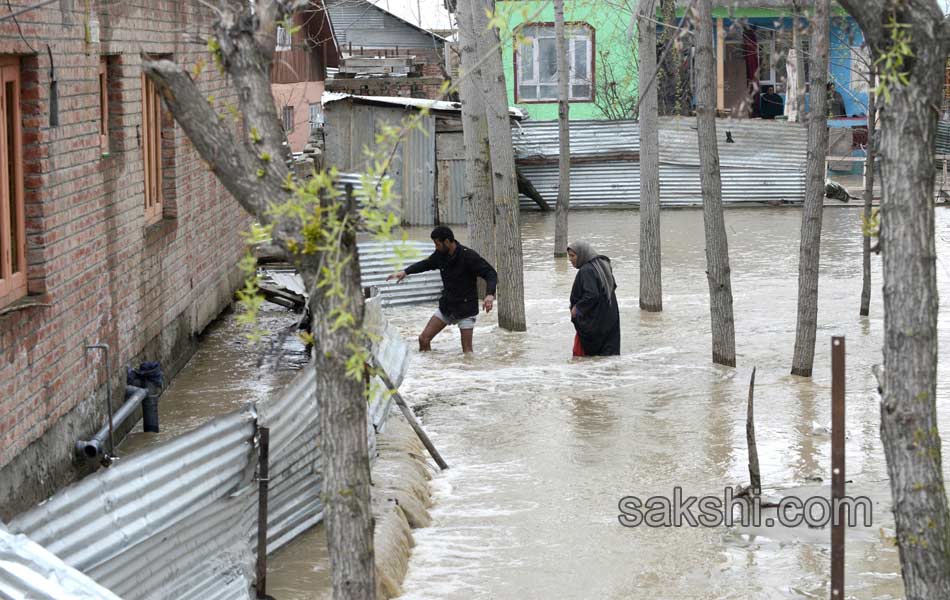 Heavy rains devastate Kashmir Valley with flash floods7