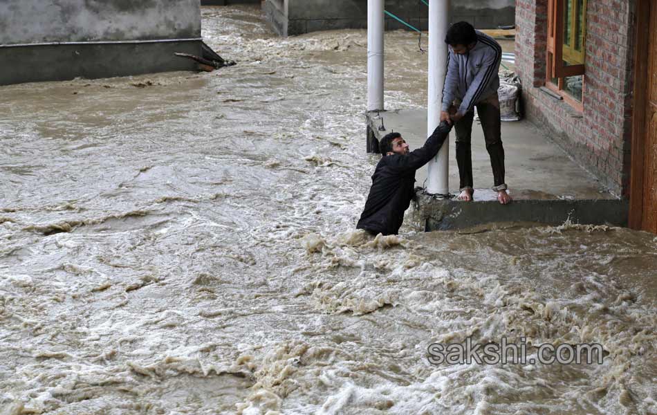 Heavy rains devastate Kashmir Valley with flash floods17