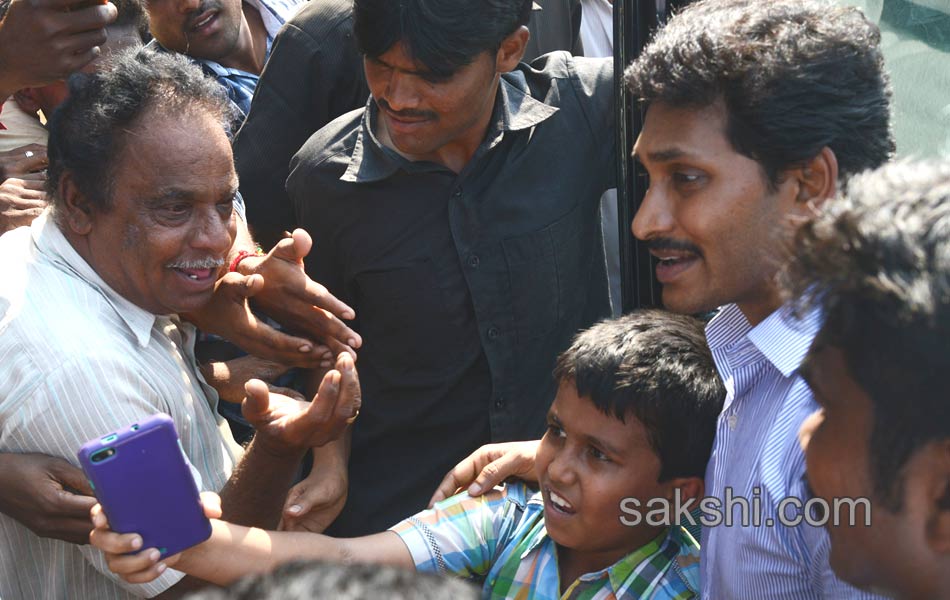 ys jagan mohan reddy tours in vizag district - Sakshi7