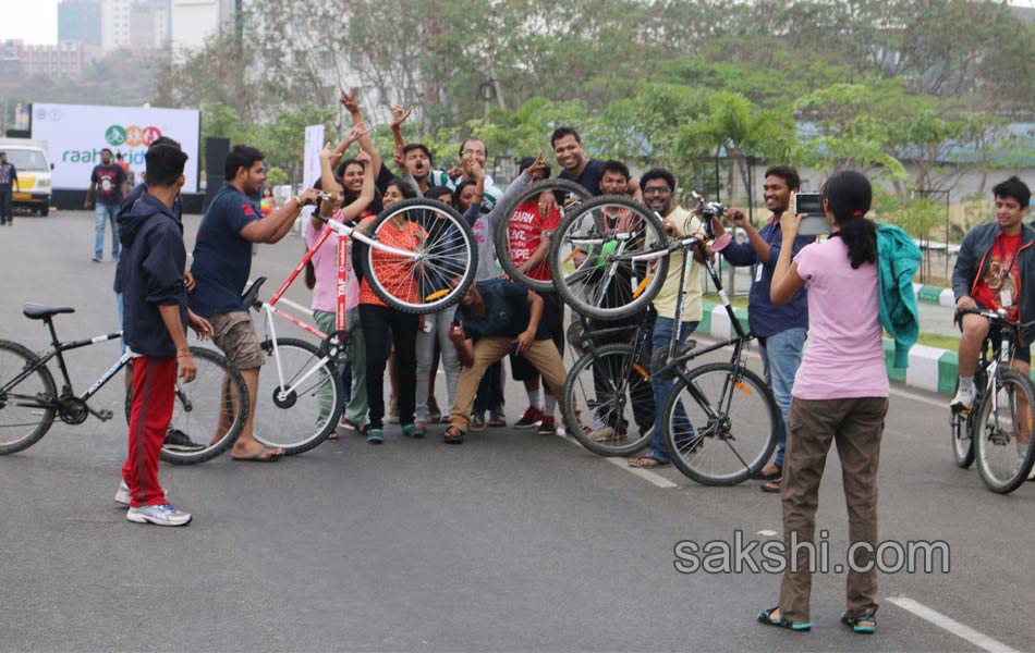 Raahgiri Connought Place gets a Flash mob on women empowerment2