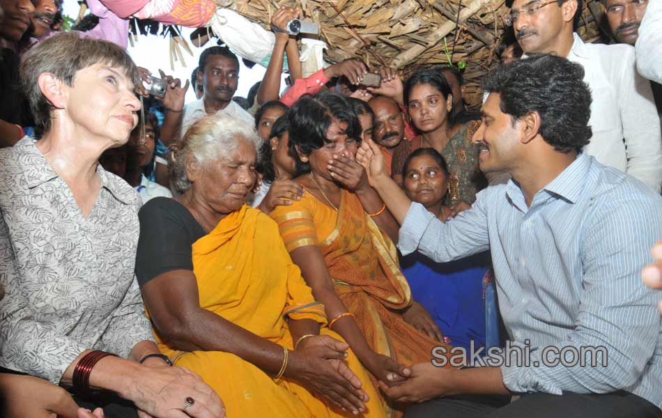 ys jagan condolence to late mountaneer mastan babu mother - Sakshi1