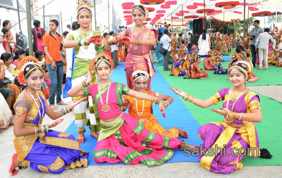 Kuchipudi Bharatanatyam folk dance performance at Bhadrachalam2