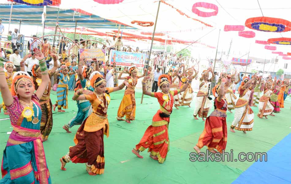 Kuchipudi Bharatanatyam folk dance performance at Bhadrachalam7