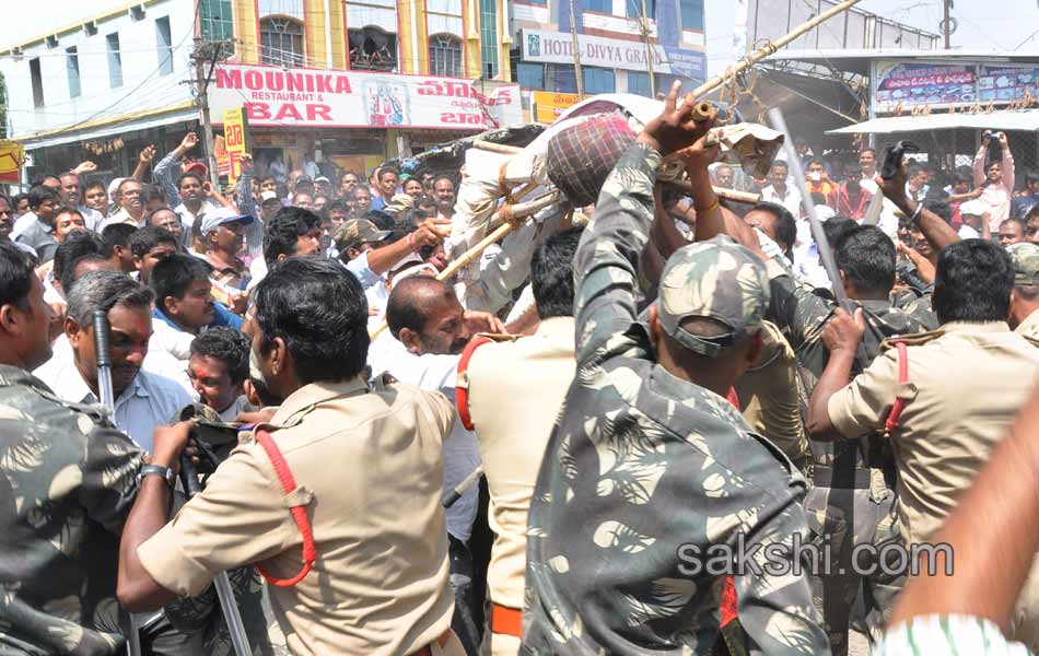 RTC strike in police lathicharge - Sakshi6