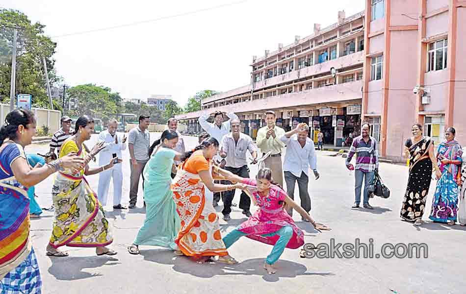 strike turns violent21