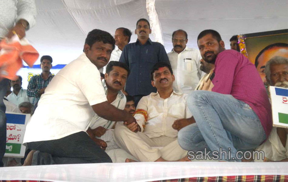 ponguleti srinivasa reddy calls off his fast - Sakshi14