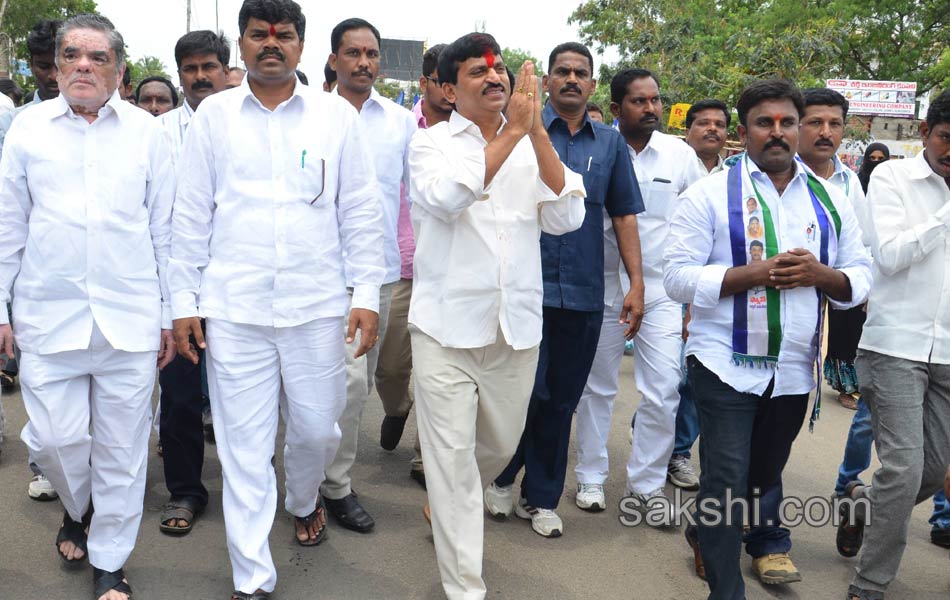 ponguleti srinivasa reddy calls off his fast - Sakshi18