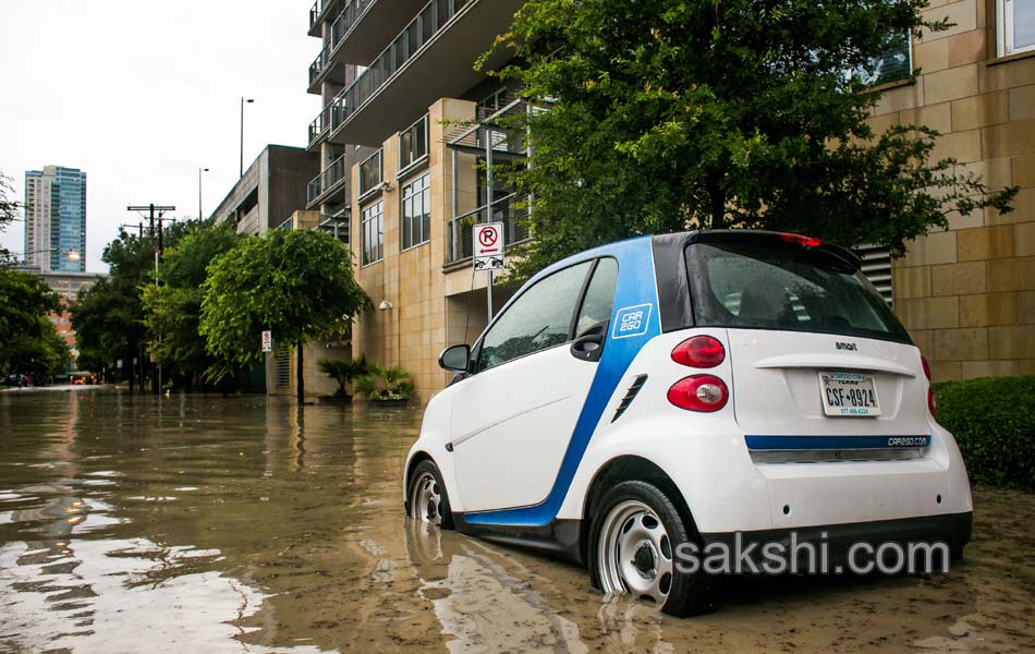 Huge rains in US - Sakshi10