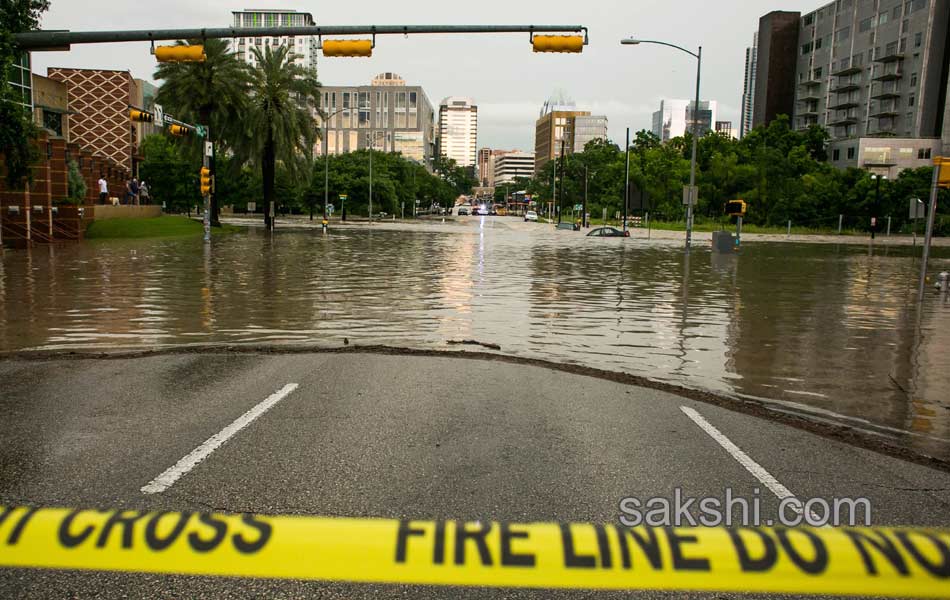 Huge rains in US - Sakshi13