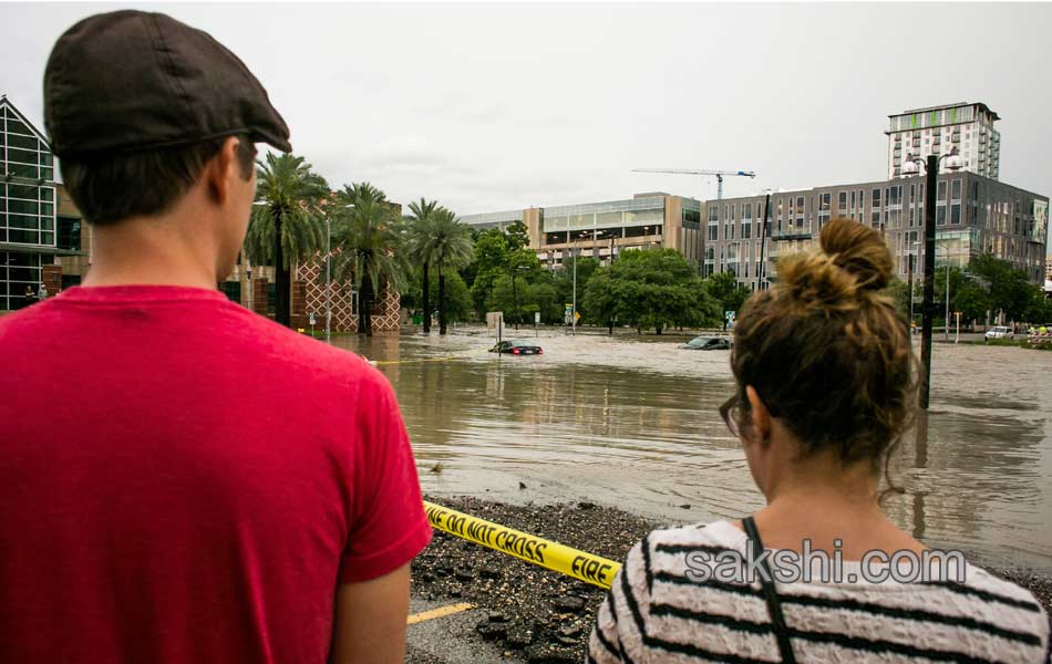 Huge rains in US - Sakshi14