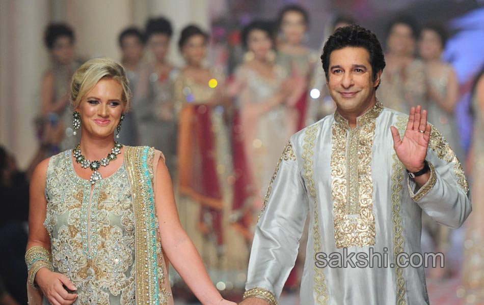 Waseem Akram in fashion show6