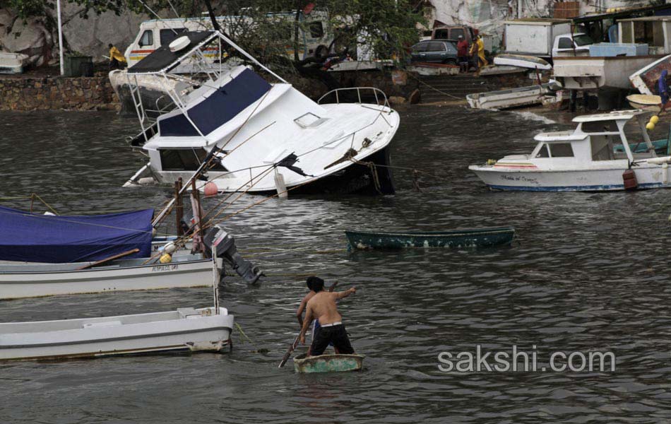 MEXICO WEATHER STORM CARLOS4