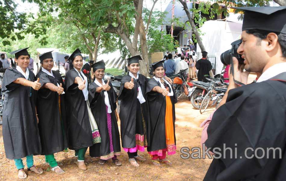 sv university convocation held in a grand manner15