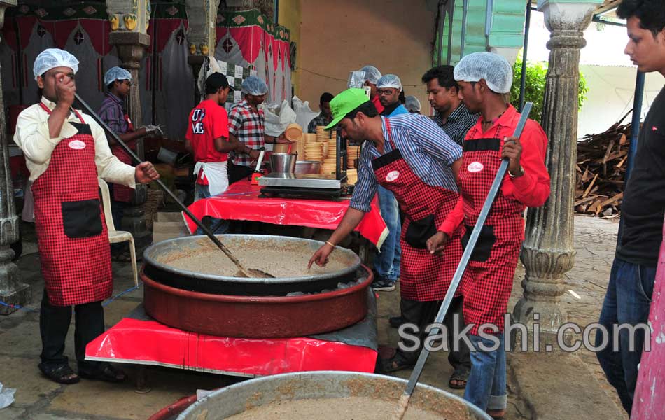 haleem in hyderabad pista house - Sakshi16