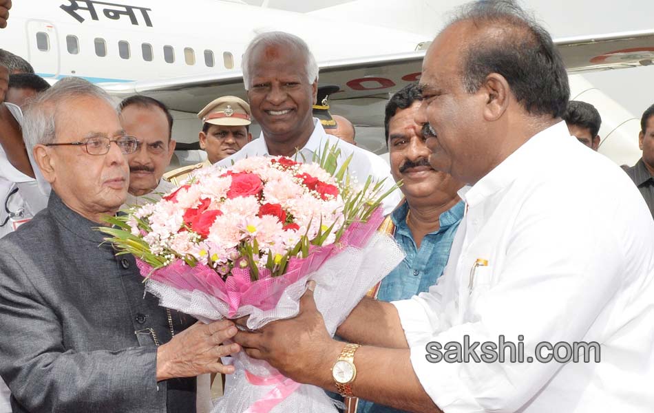 President arrives in Hyderabad - Sakshi5