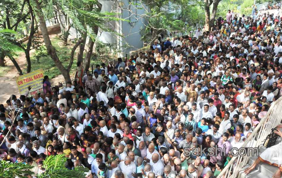 minor stampede in tirumala several injured3