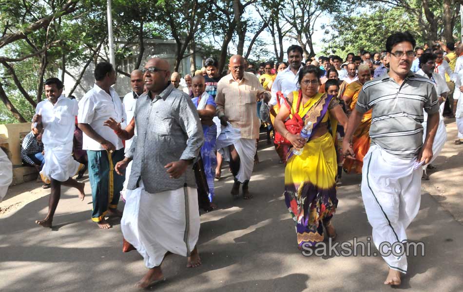 minor stampede in tirumala several injured10