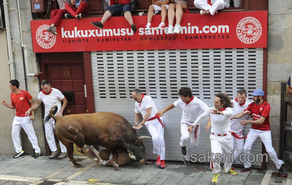 SPAIN FESTIVAL TOURISM SAN FERMIN - Sakshi13