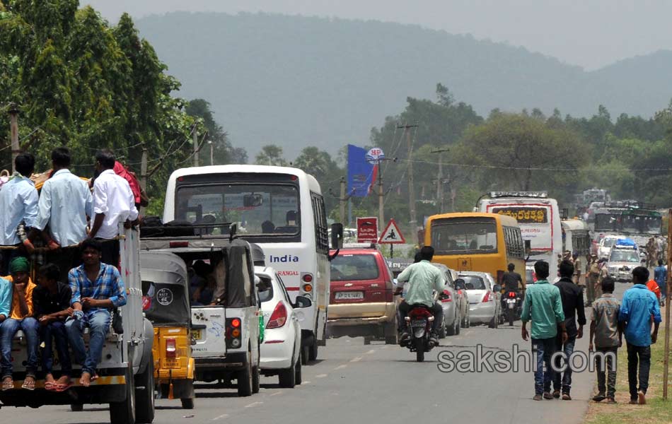 Traffic jam in AP telangana during godavari puskaras21