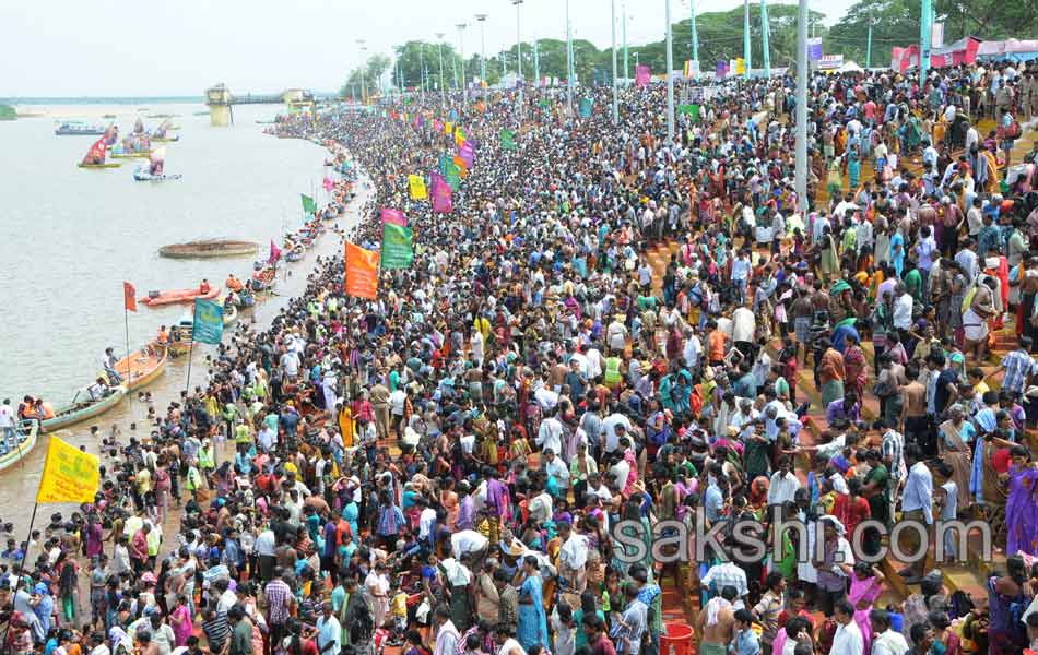 holy pushkaralu comes to seventh day8