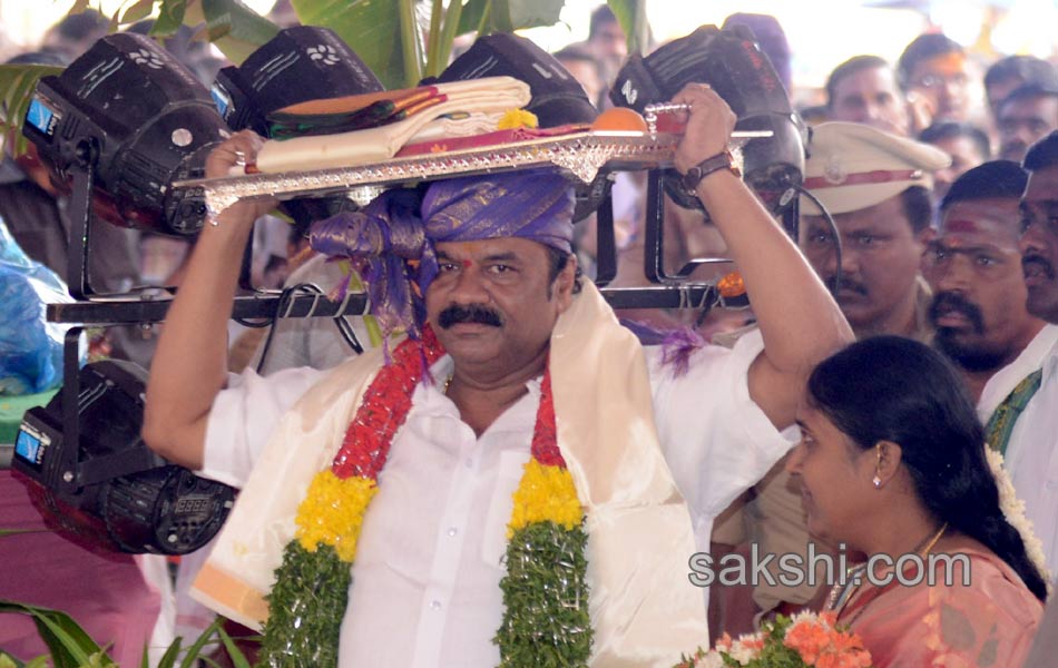 cm kcr visited balkampeta yellamma temple - Sakshi4