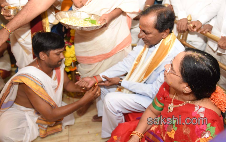 cm kcr visited balkampeta yellamma temple - Sakshi5