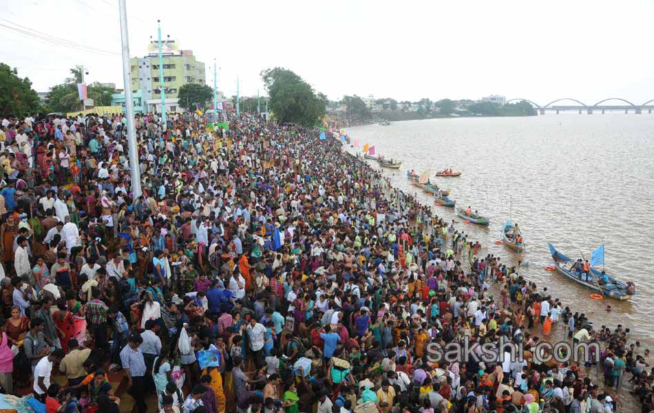 holy pushkaralu comes to Tenth day7