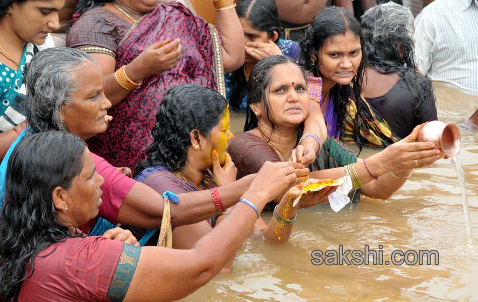 holy pushkaralu comes to Tenth day22