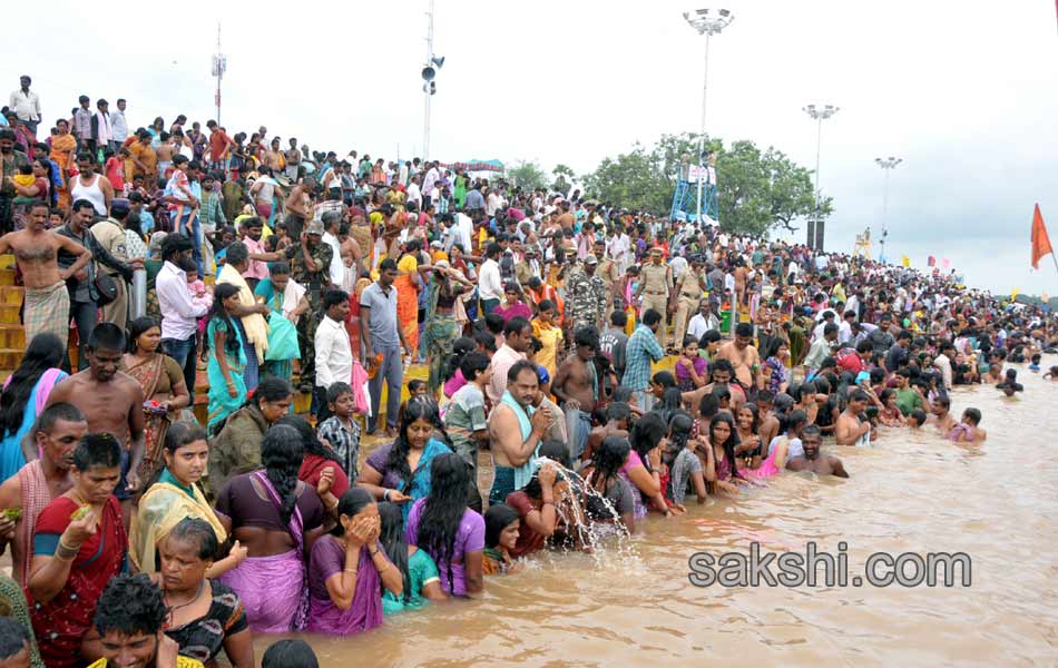 holy pushkaralu comes to Tenth day23