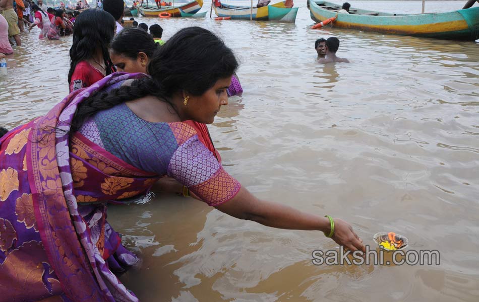 holy pushkaralu comes to twelfth day - Sakshi19