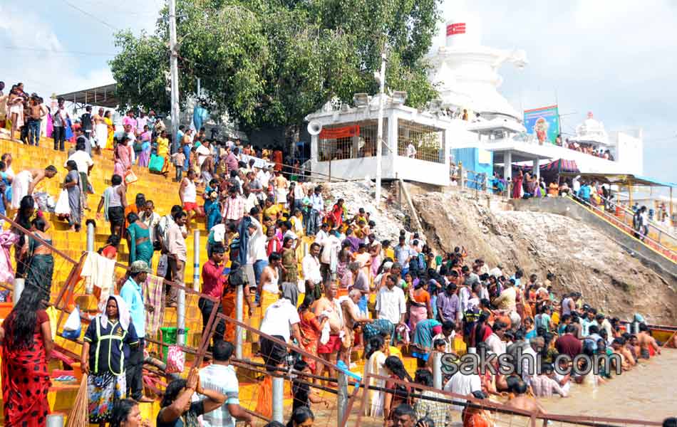 holy pushkaralu comes to twelfth day - Sakshi29