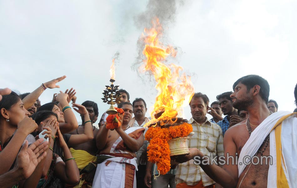 Godavari pushkaralu closing ceremony22