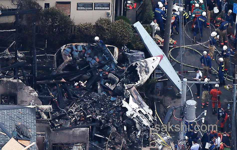 plane crashed into a residential area in Tokyo4