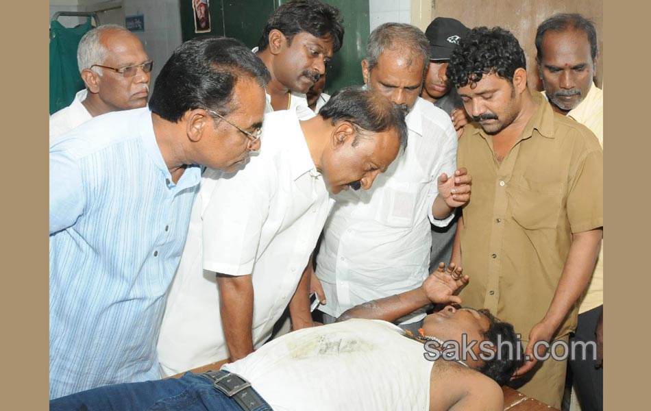 youth suicide attempts at congress party meeting in tirupathi - Sakshi2