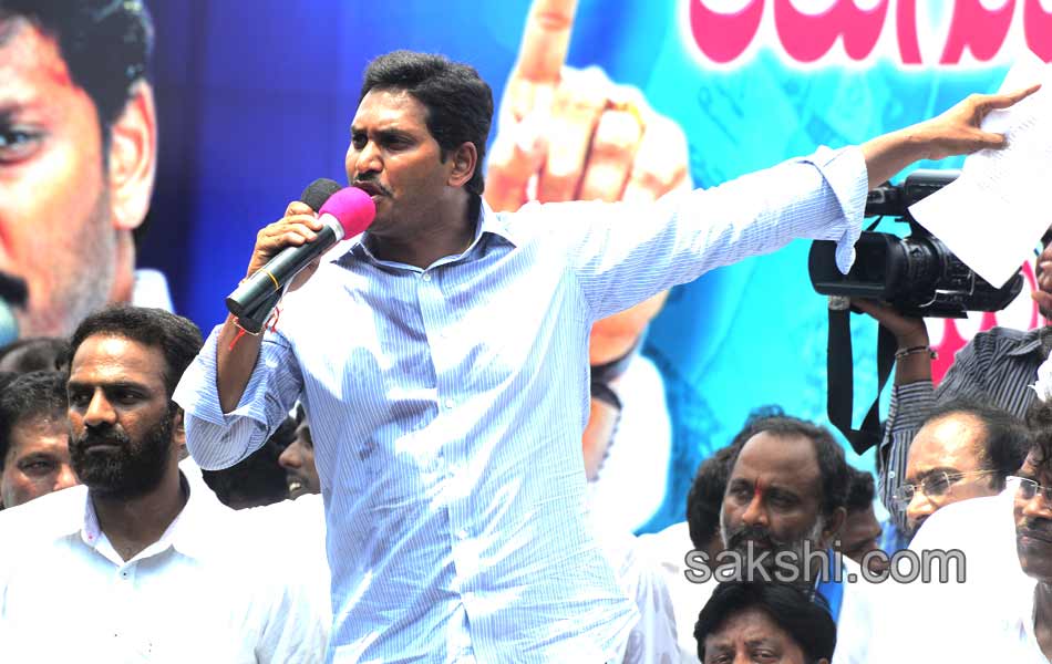 YS Jagan mohan reddy s to dharna at machilipatnam on kottamajeru deaths - Sakshi15