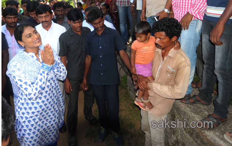 YS Sharmila paramarsayatra second day - Sakshi12