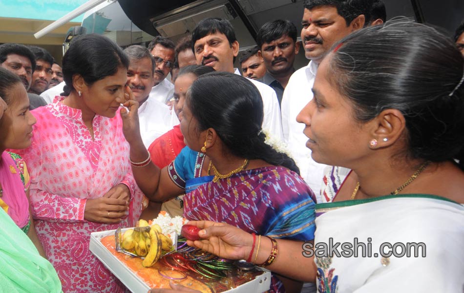 ys sharmila first phase paramarsha yatra close in warangal district9